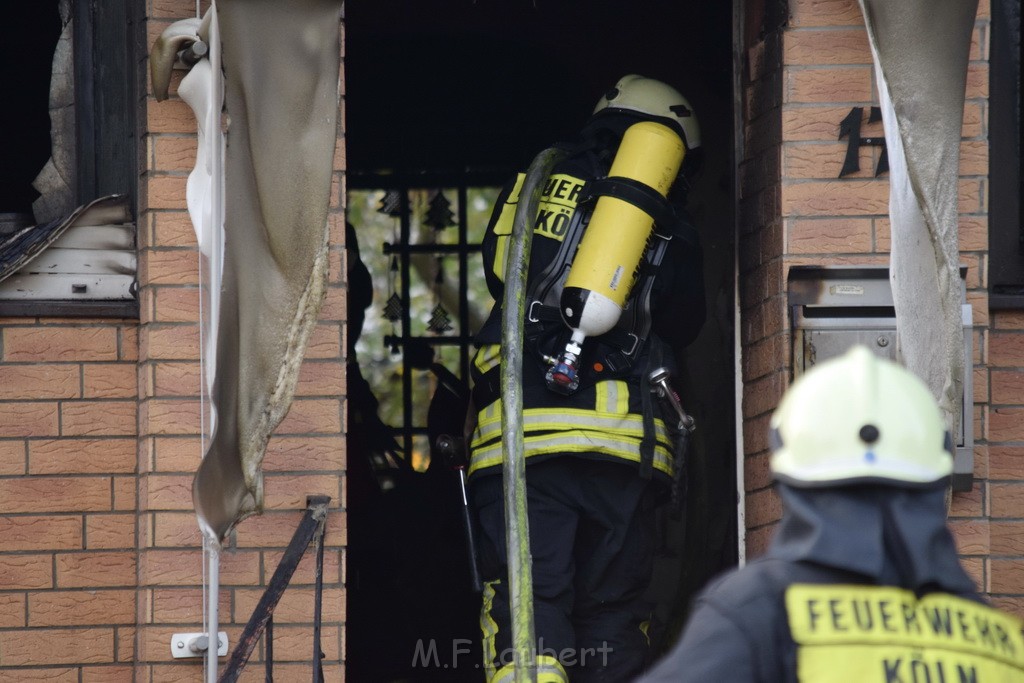 Feuer 2 Vollbrand Reihenhaus Roggendorf Berrischstr P105.JPG - Miklos Laubert